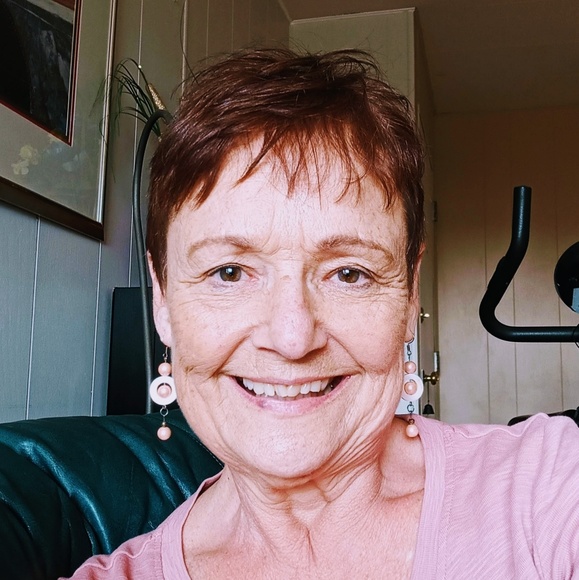 Meet your Posher, Liz - Picture 1 of 1